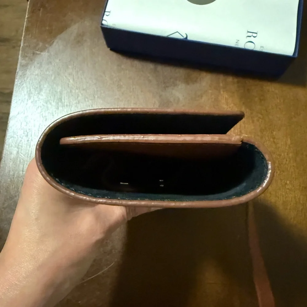 ROYCE New York Black and Brown Leather Cable Organizer